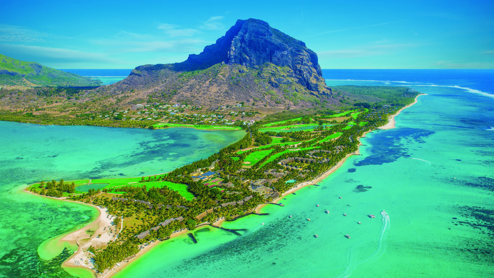 Vista aérea de Monte Le Morne, declarado Patrimonio Mundial de la  UNESCO en 2008.