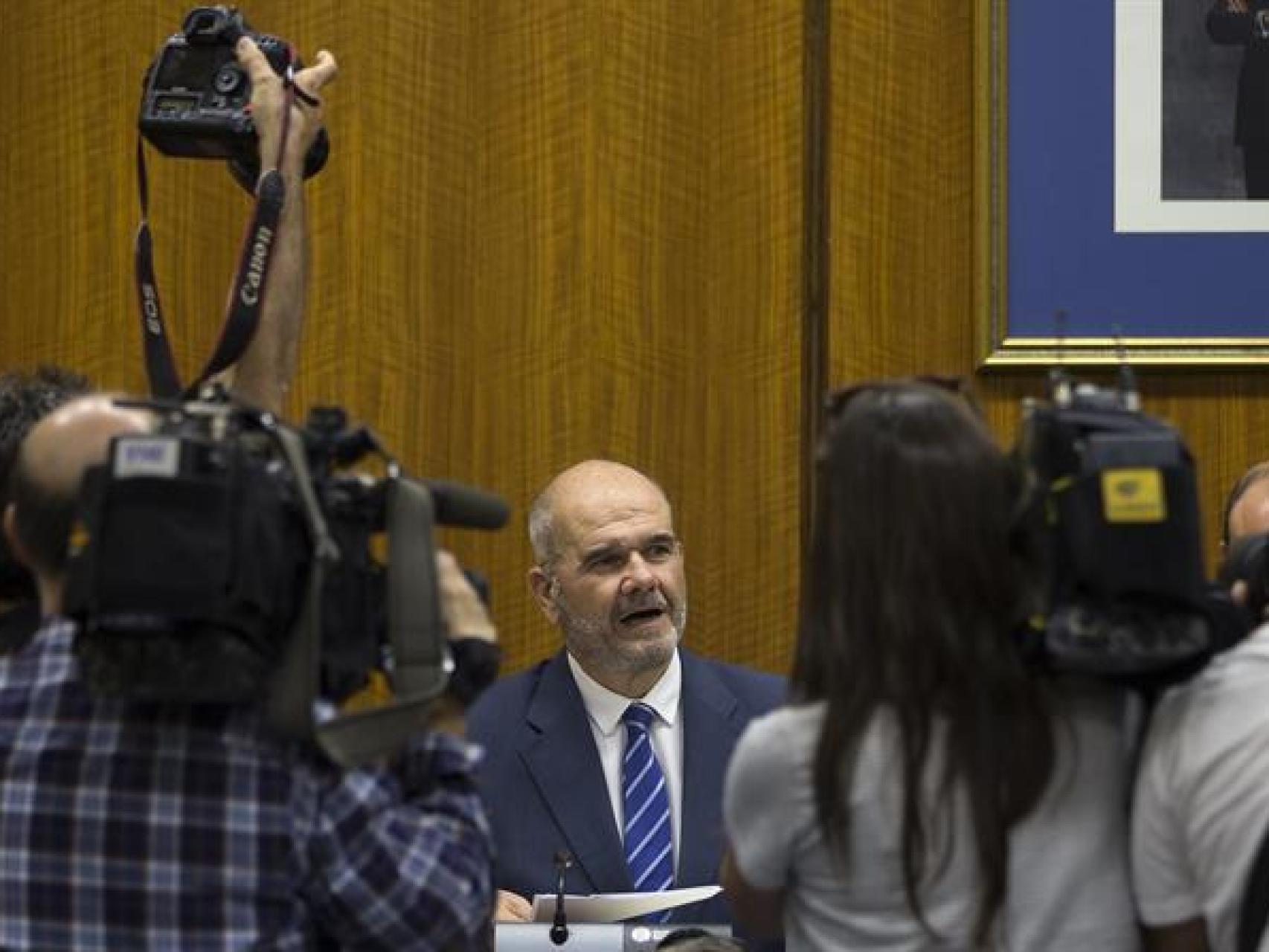 Chaves, durante su comparecencia en el Parlamento