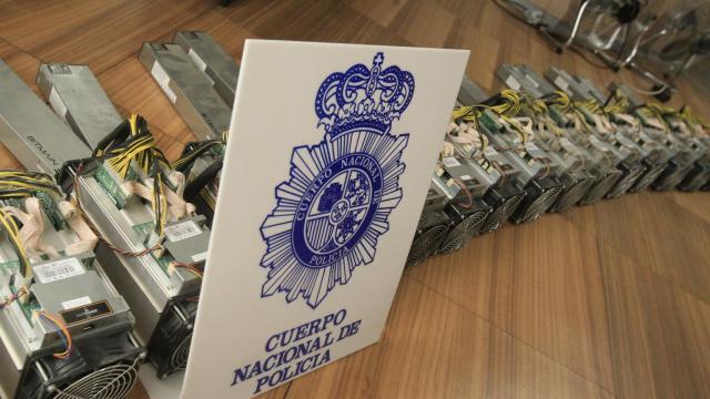 Material intervenido en la operación de la Policía en la que se remarcó la minería de bicoins.