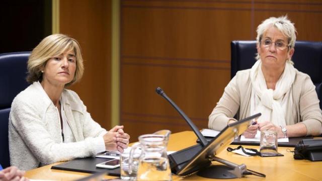 Pilar Zabala  y Asun Lasa, hermanas de José Ignacio Zabala y José Antonio Lasa en el Parlamento vasco