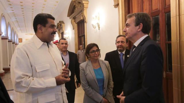 Nicolás Maduro, Delcy Rodríguez y José Luis Rodríguez Zapatero en Caracas en mayo de 2016.