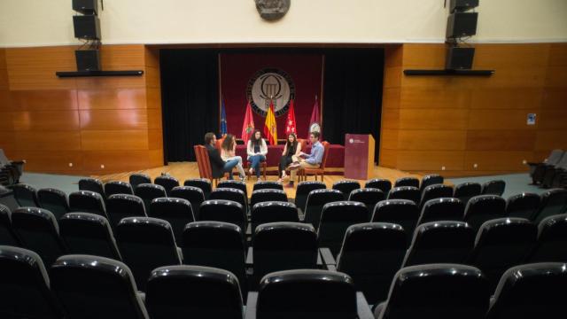 Los miembros de la Asociación Demos, en el Aula Magna de la UC3M.
