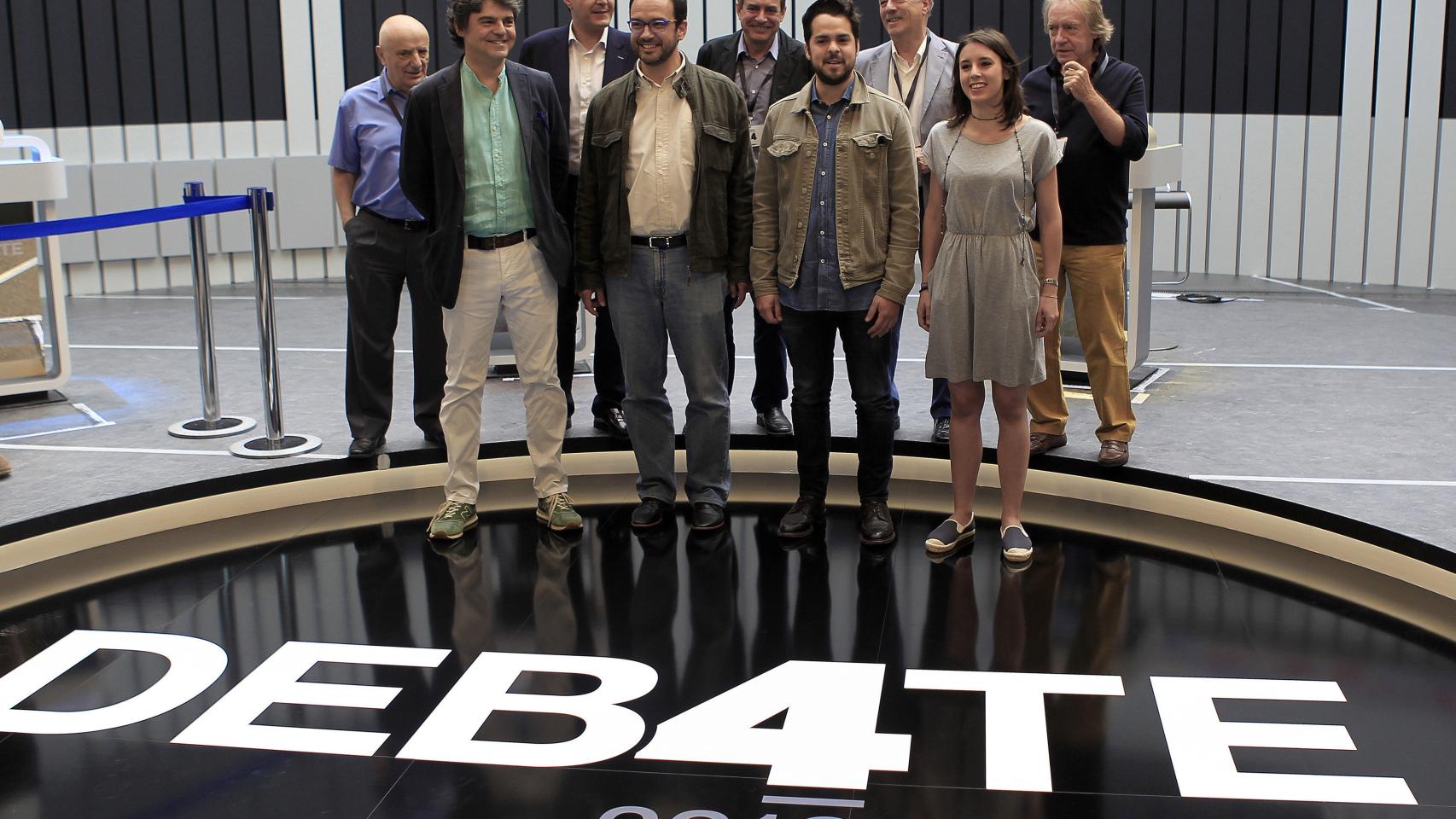 Los jefes de campaña visitan el plató donde debatirán los líderes este lunes.