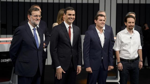 Los cuatro candidatos justo antes de iniciar el debate a cuatro.