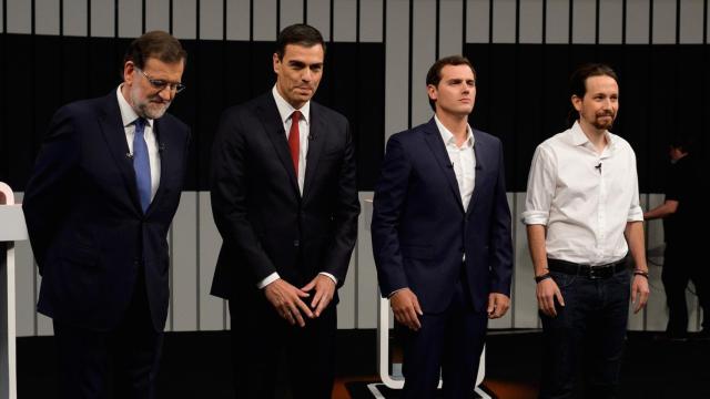 Los cuatro candidatos, justo antes de iniciar el debate.