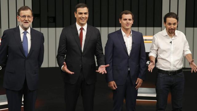 Los cuatro candidatos en el debate del lunes.