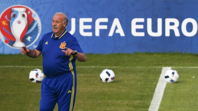 Del Bosque, durante un entrenamiento de la selección en Francia.