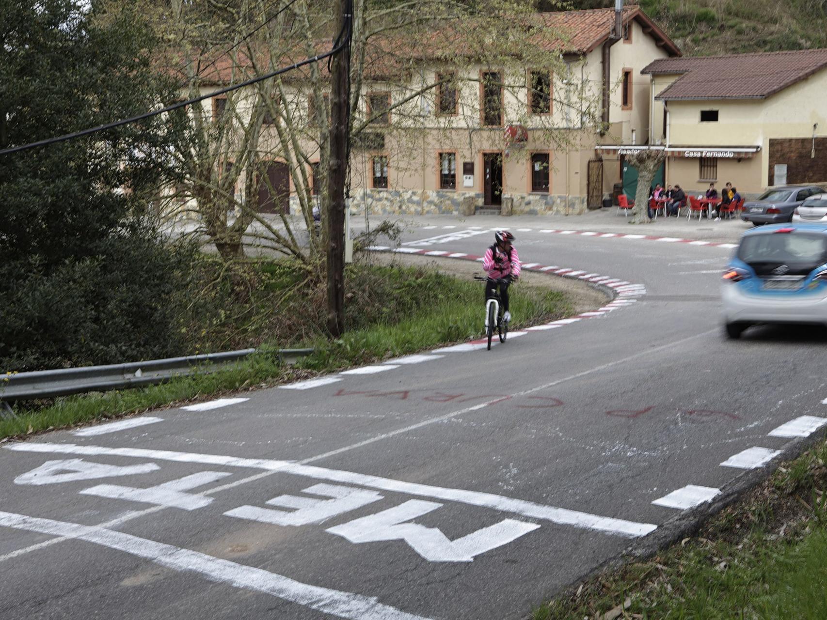 Los corredores pintaron incluso un circuito improvisado.