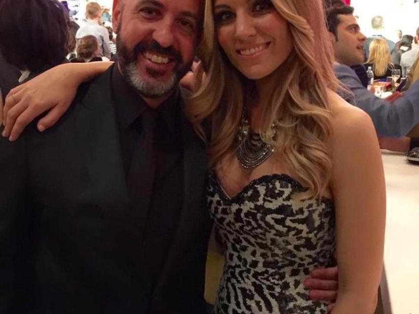 Oscar Tarruella y la cantante Edurne