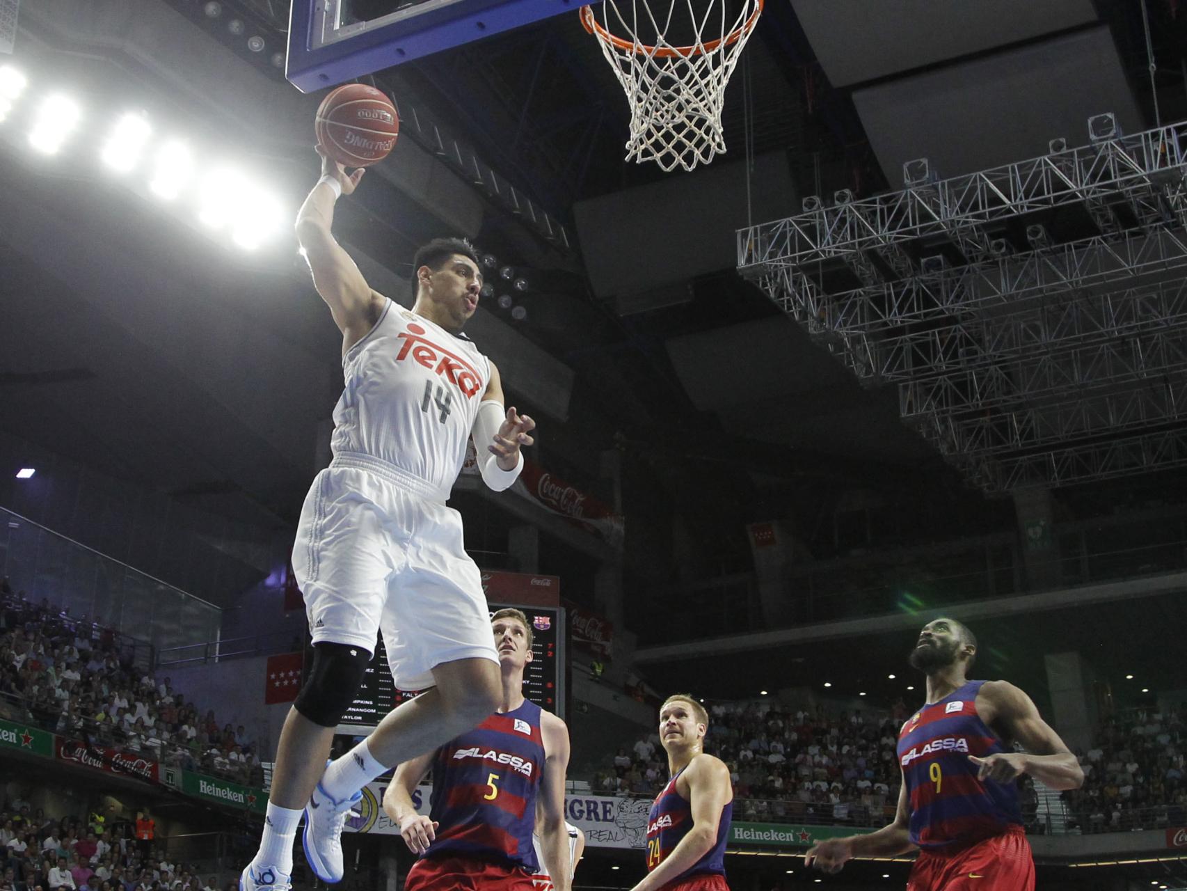 Gustavo Ayón durante el tercer partido de las finales ante el Barça.