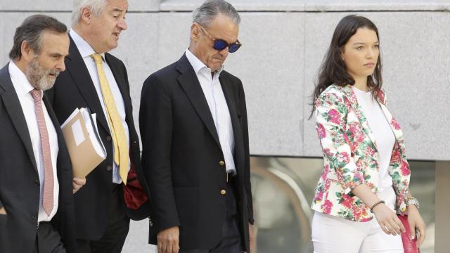 El exbanquero Mario Conde acudiendo a la Audiencia Nacional el pasado lunes para entregar el pasaporte