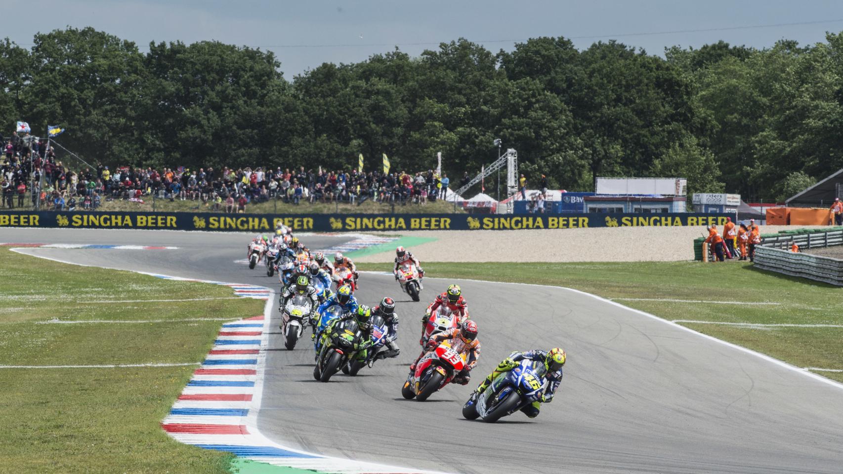 Valentino Rossi lidera el GP de los Países Bajos de 2014.