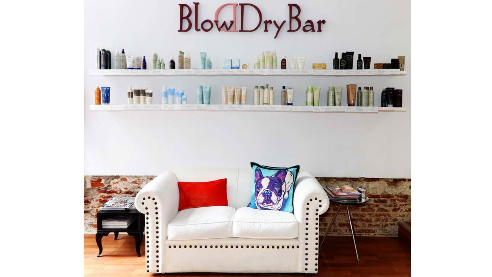 Entrada de Blow Dry Bar y el espacio favorito de los famosos para fotografiarse.