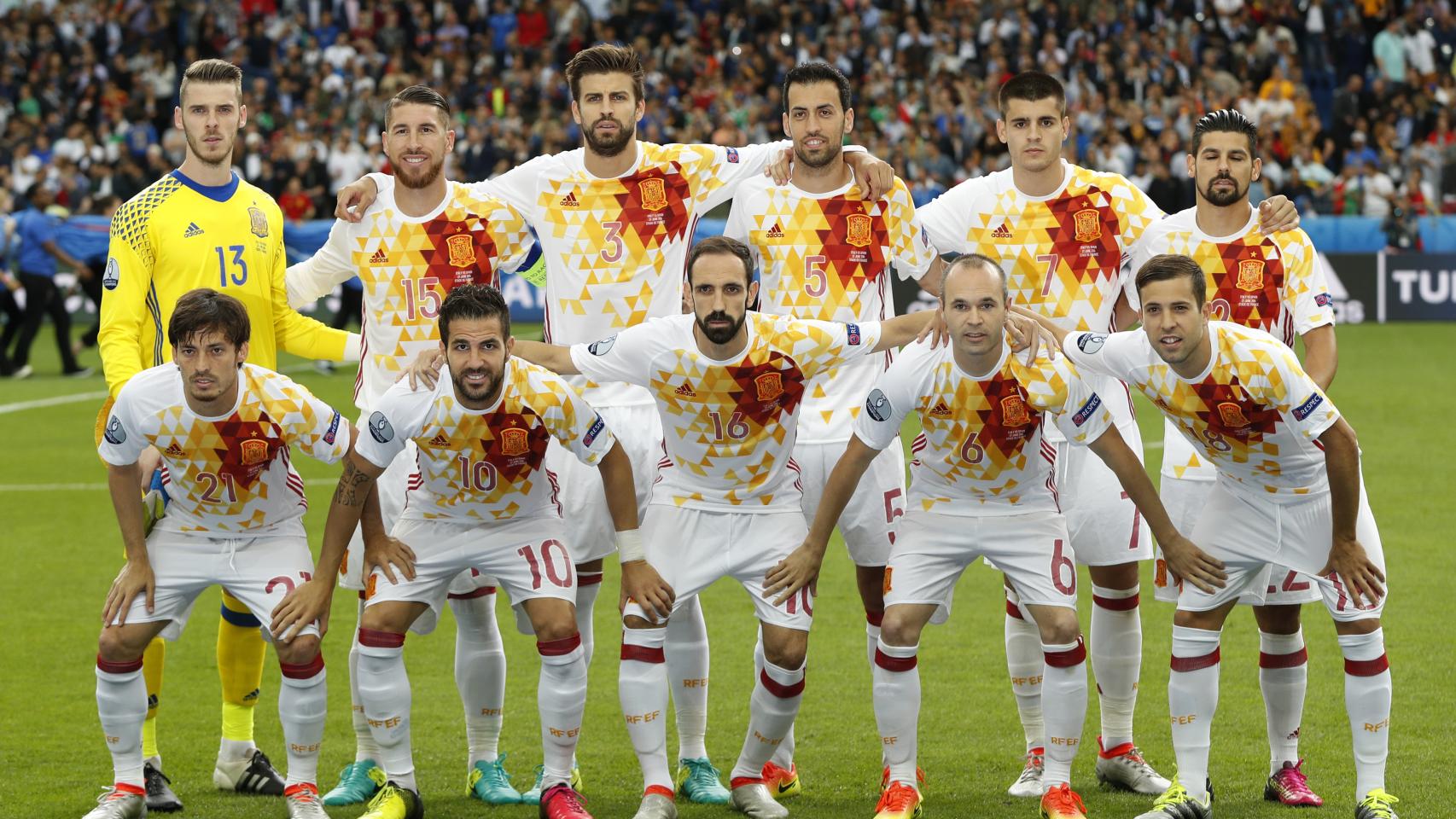 La selección española ofreció una imagen muy alejada de la de los dos primeros encuentros en Francia. Más cercana a la que dejó en Brasil en el fiasco del Mundial de 2014. Un juego que se tradujo en una derrota frente a Italia que condena a los de Vicente del Bosque a otro fracaso, a la eliminación de la Eurocopa y una reordenación del equipo que probablemente comenzará por el propio seleccionador.