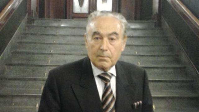 César Navarro.