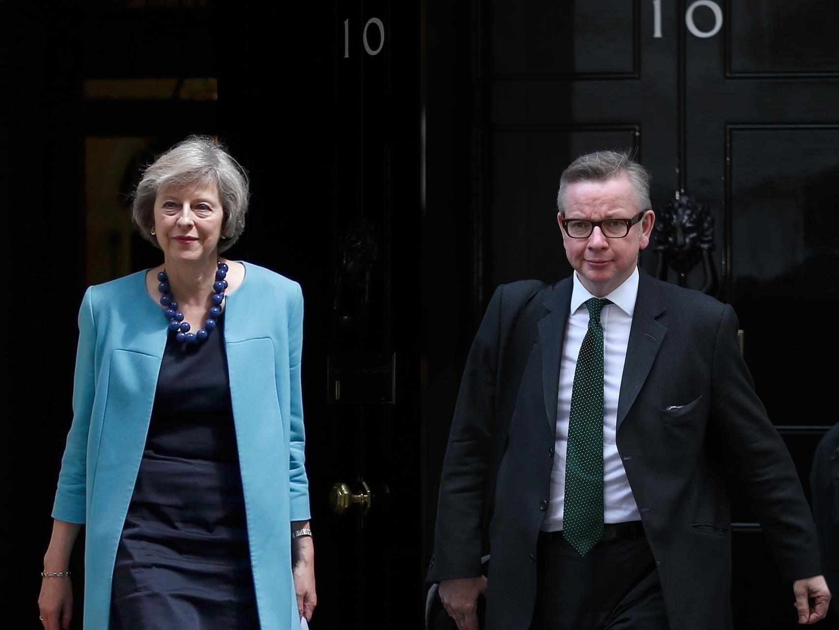 Gove defendió la salida de la UE mientras May respaldó a Cameron.