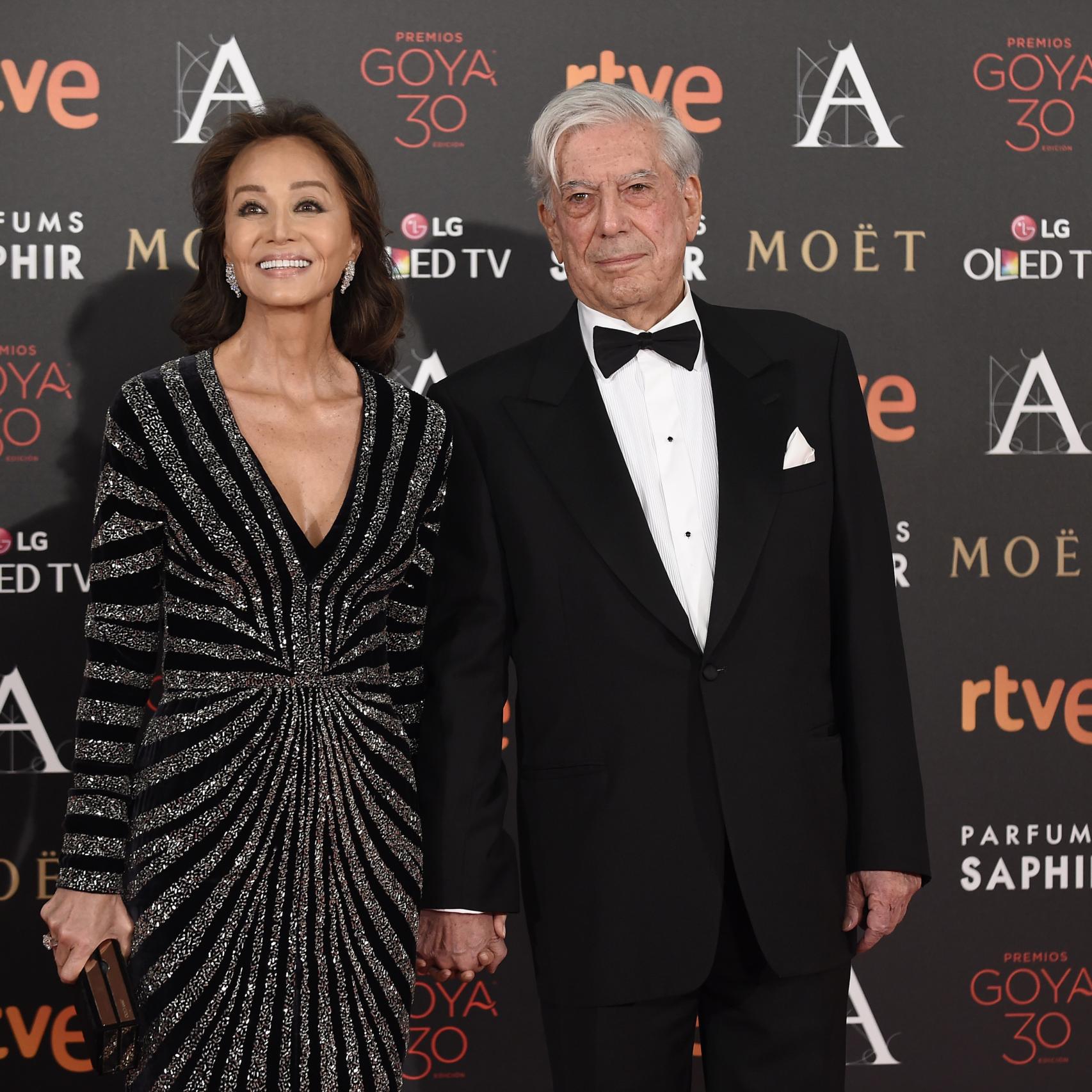 La pareja a su llegada a los Goya cual Angelina Jolie y Brad Pitt