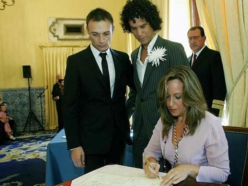 Trinidad Jiménez casa a Zerolo y Santos.