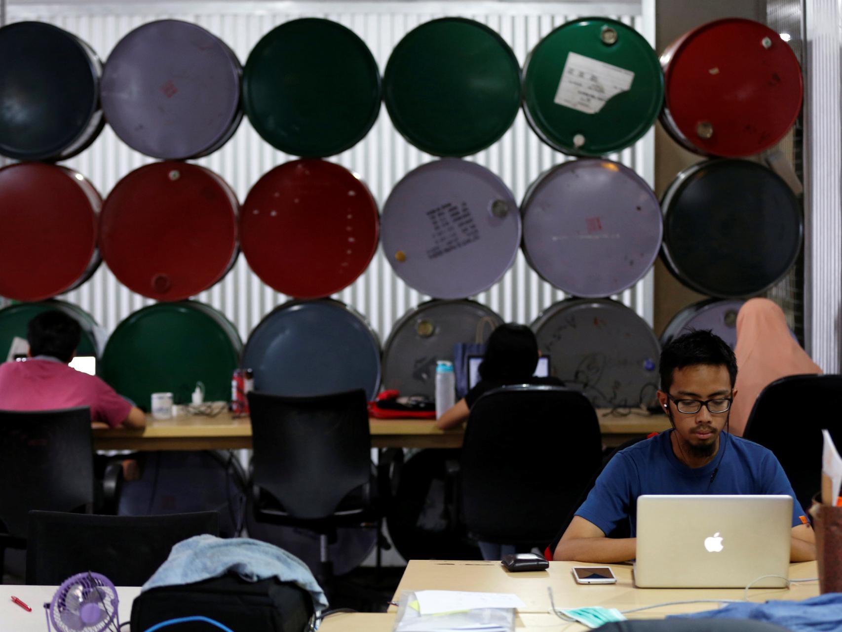 Un trabajador de la start-up Mediatrac.