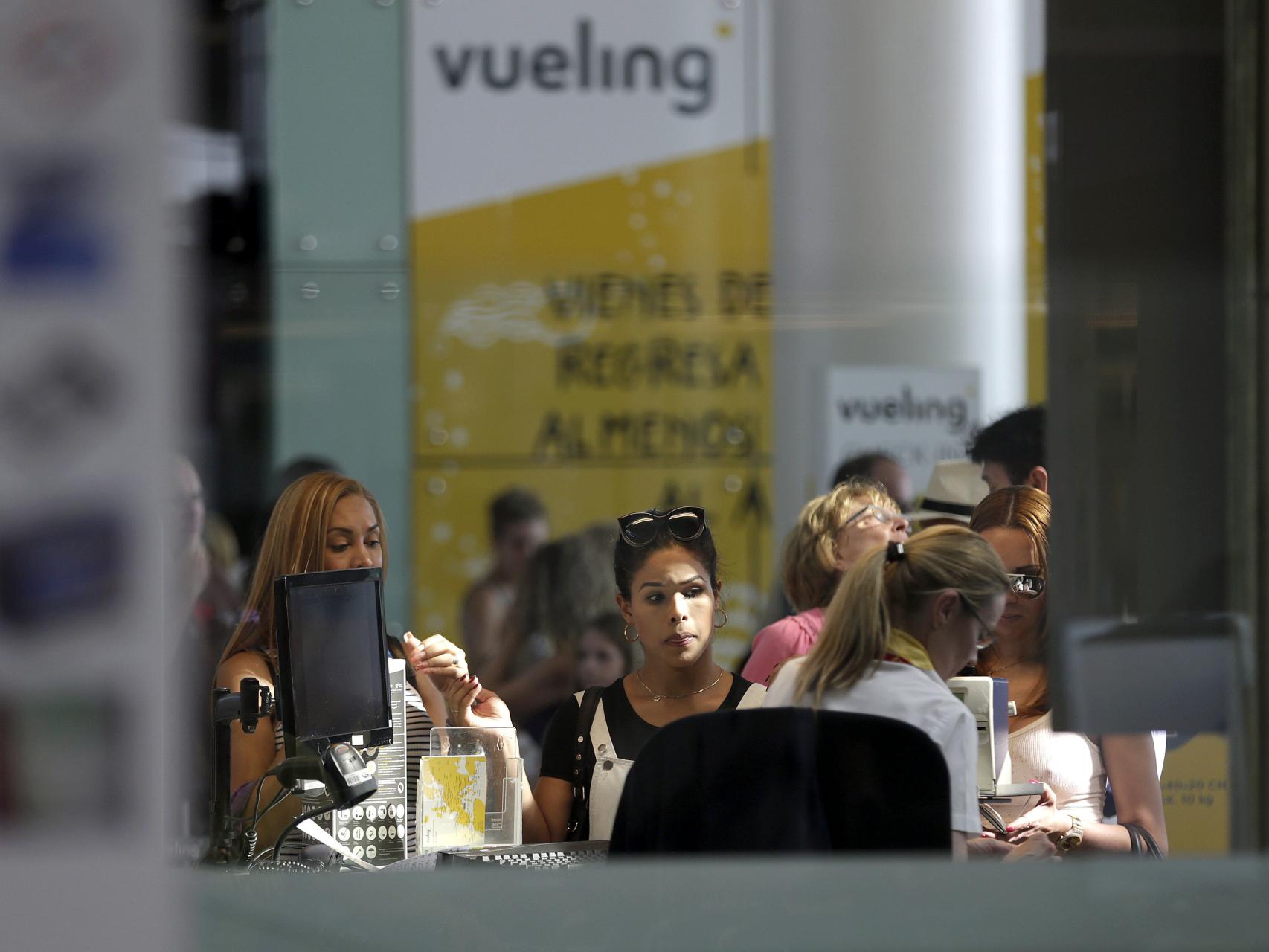 LAS CANCELACIONES Y RETRASOS DE VUELING VUELVEN A PROVOCAR PROBLEMAS EN EL PRAT
