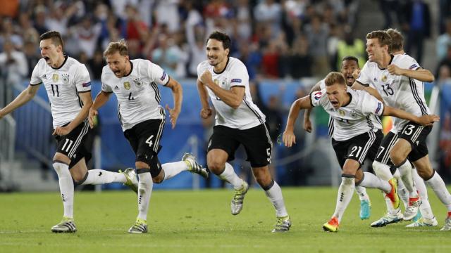 Los jugadores alemanes celebran el pase a semifinales.