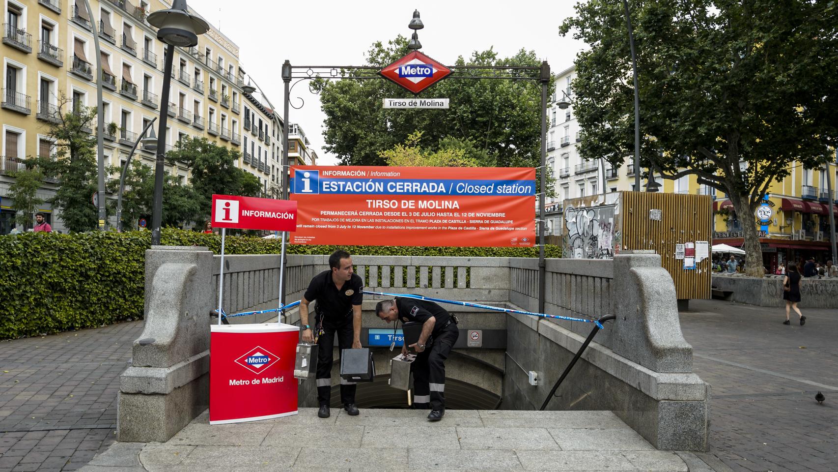 Operarios trabajan en las obras de la Línea 1 de Metro de Madrid.