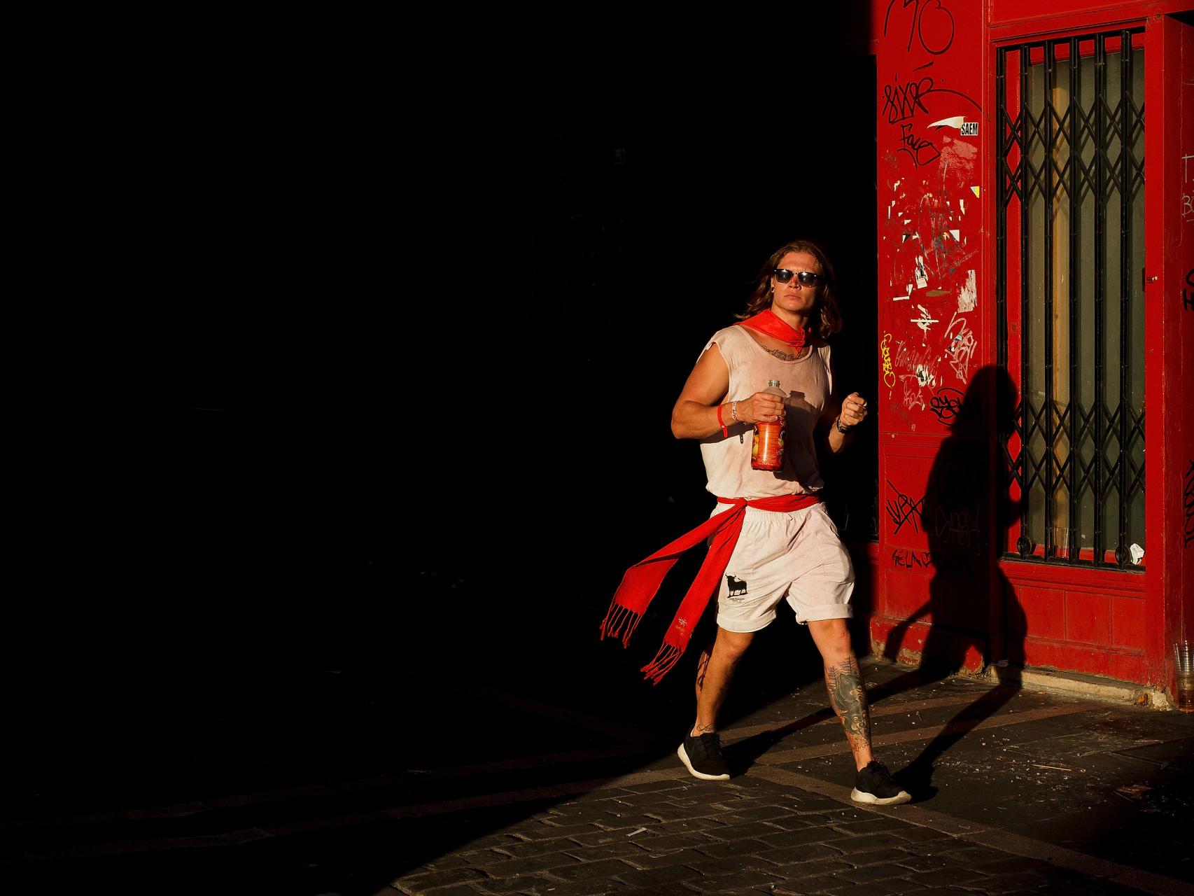 Durante las fiestas de San Fermín muchos visitantes recurren a la calle para orinar