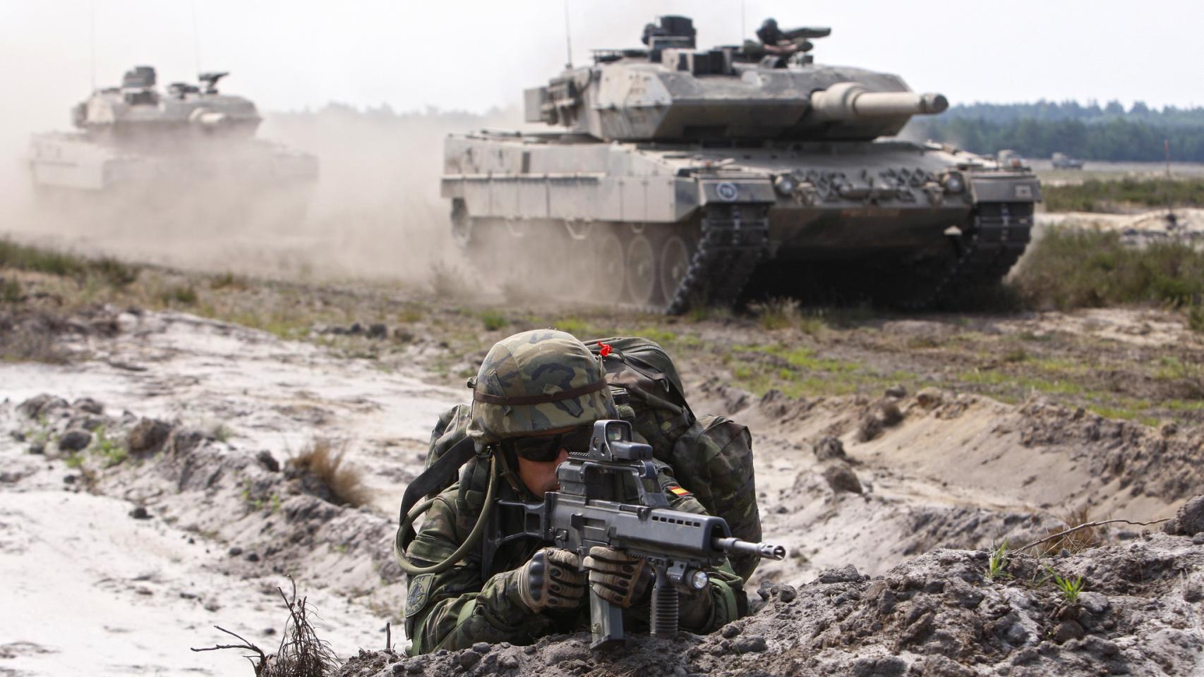 Un efectivo español en las maniobras Brilliant Jump 16.