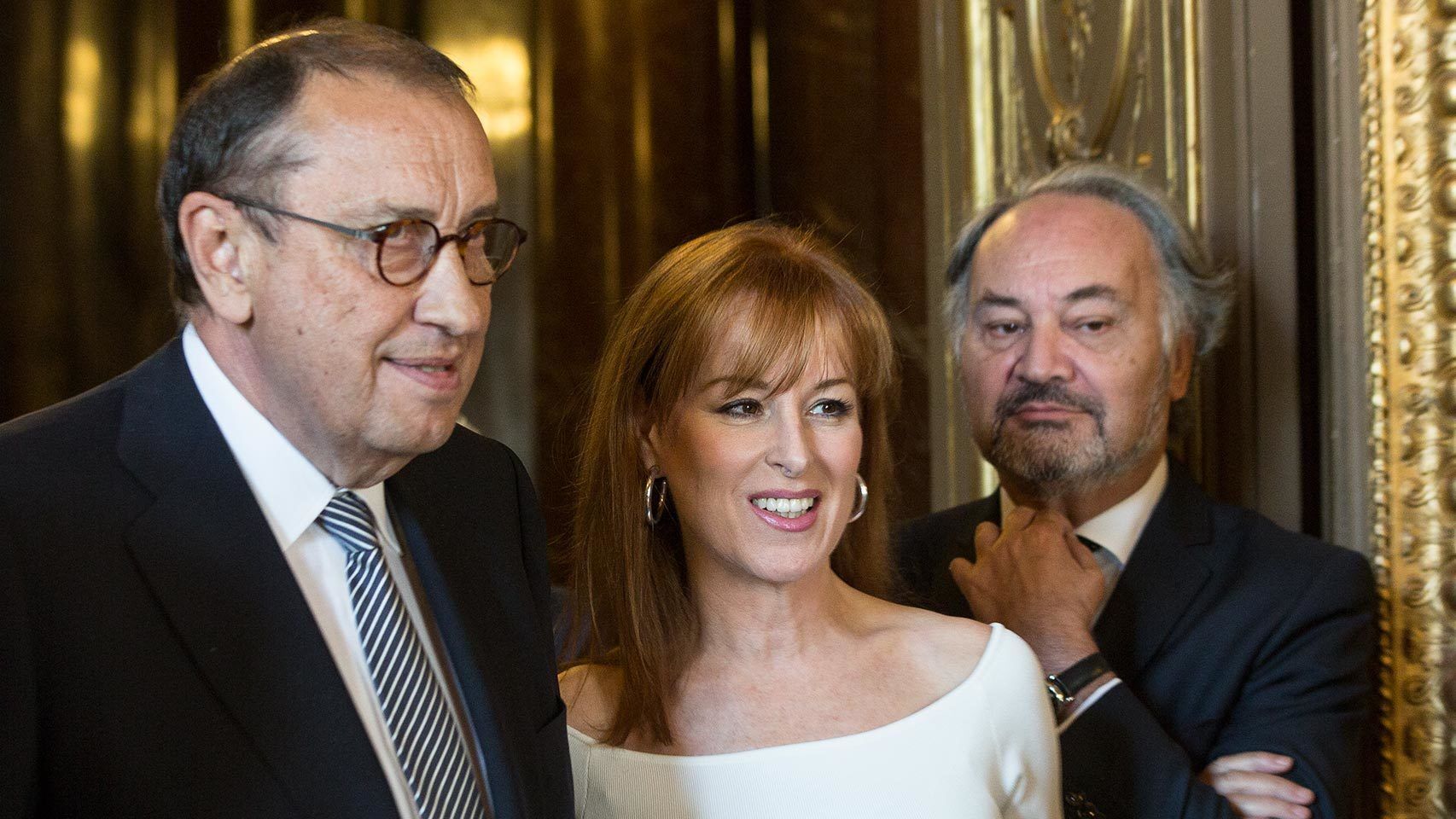 La redacción de Antena 3 Noticias celebra la salida de Gloria Lomana