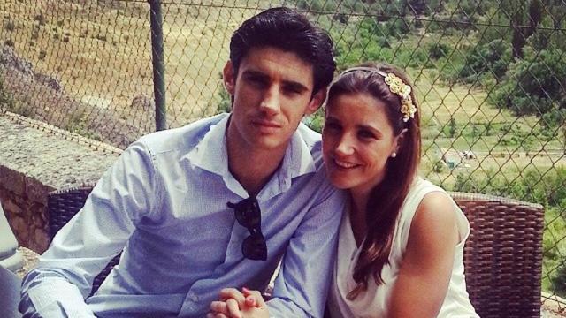 El torero fallecido Víctor Barrio junto a su mujer, Raquel Sanz.