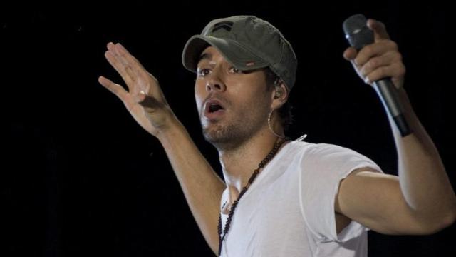El cantante Enrique Iglesias durante una actuación.