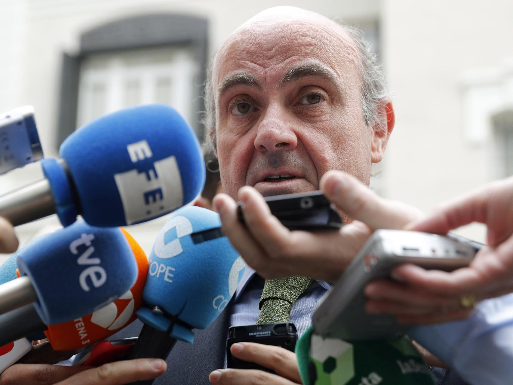 Guindos dice que la multa de la UE por el déficit será cero