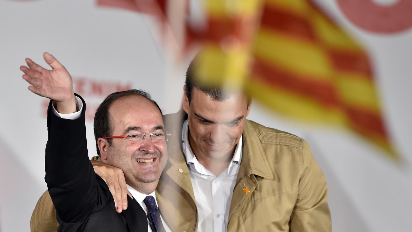 Sánchez, con Miquel Iceta, en una foto de archivo.