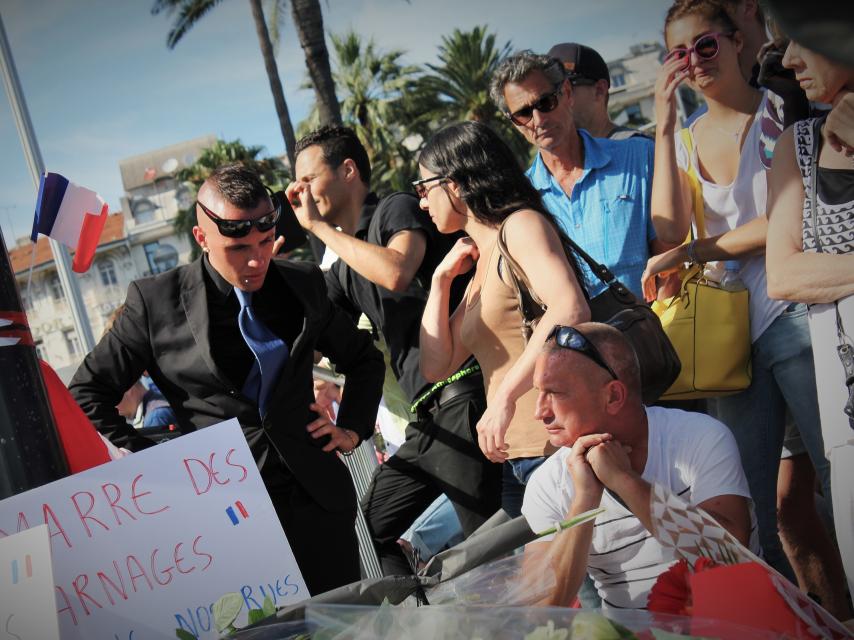 Desconcierto en el Paseo de los Ingleses, de Niza.