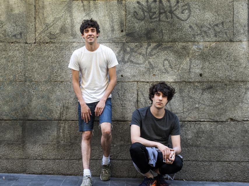 Javi Ambrossi y Javi Calvo en Malasaña.