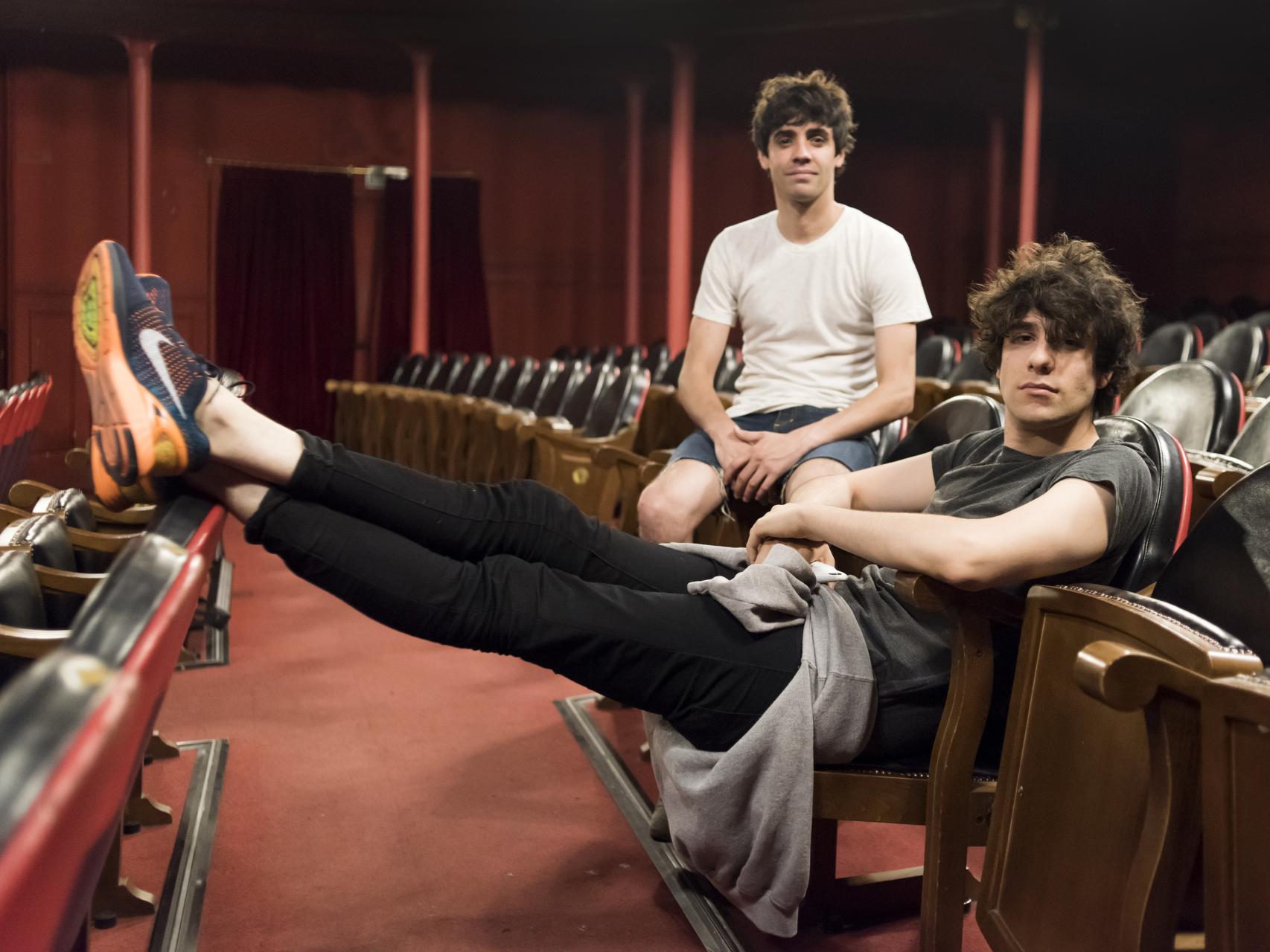 Javi Ambrossi y Javi Calvo en el Teatro Lara, su segunda casa.