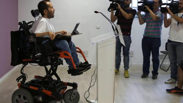 Pablo Echenique  informa de las  primarias en Podem Catalunya.