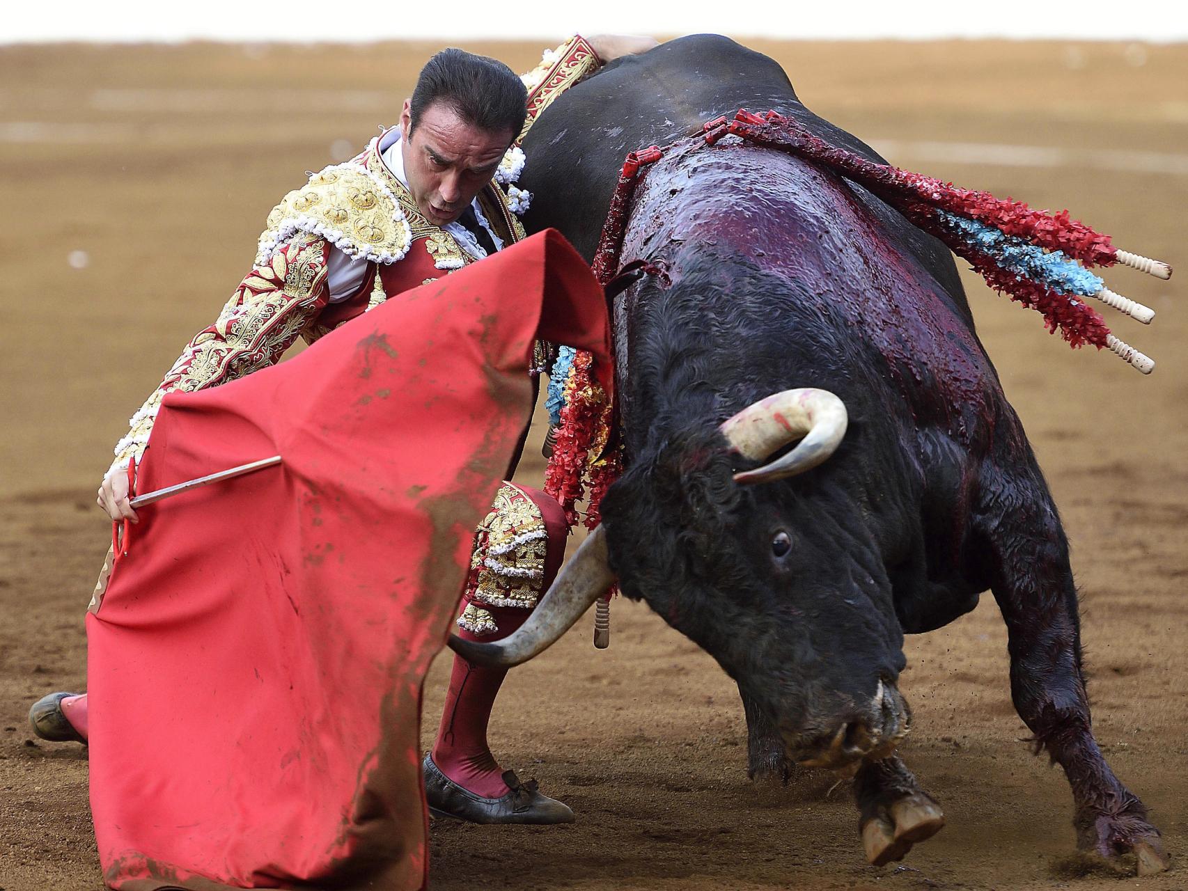 Enrique Ponce durante la tercera corrida de la feria de Santiago.