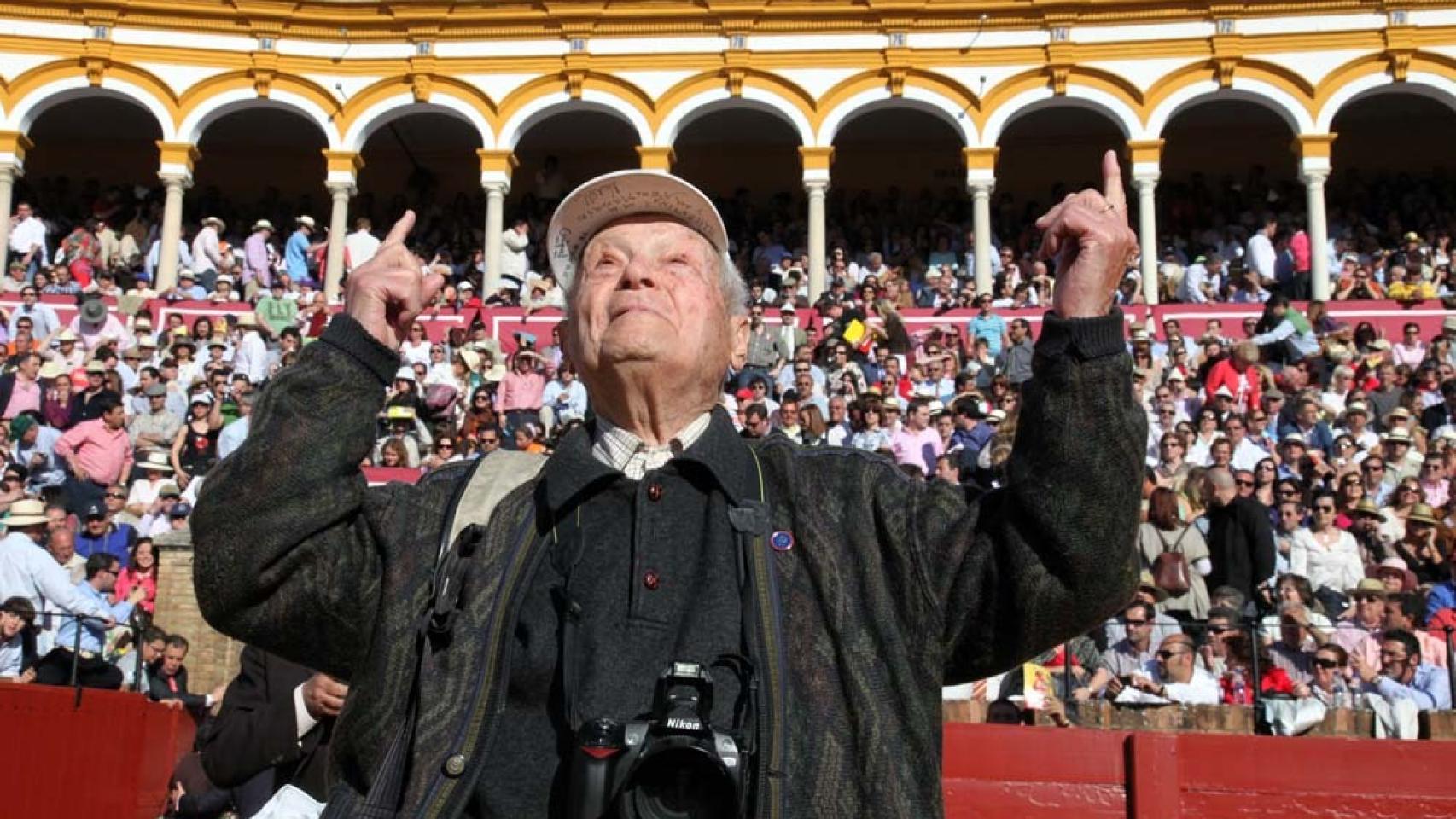Francisco Cano en el centro de la Plaza de Toros de La Maestranza (2009)