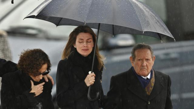 Letizia Ortiz, junto a su madre y su abuelo materno.