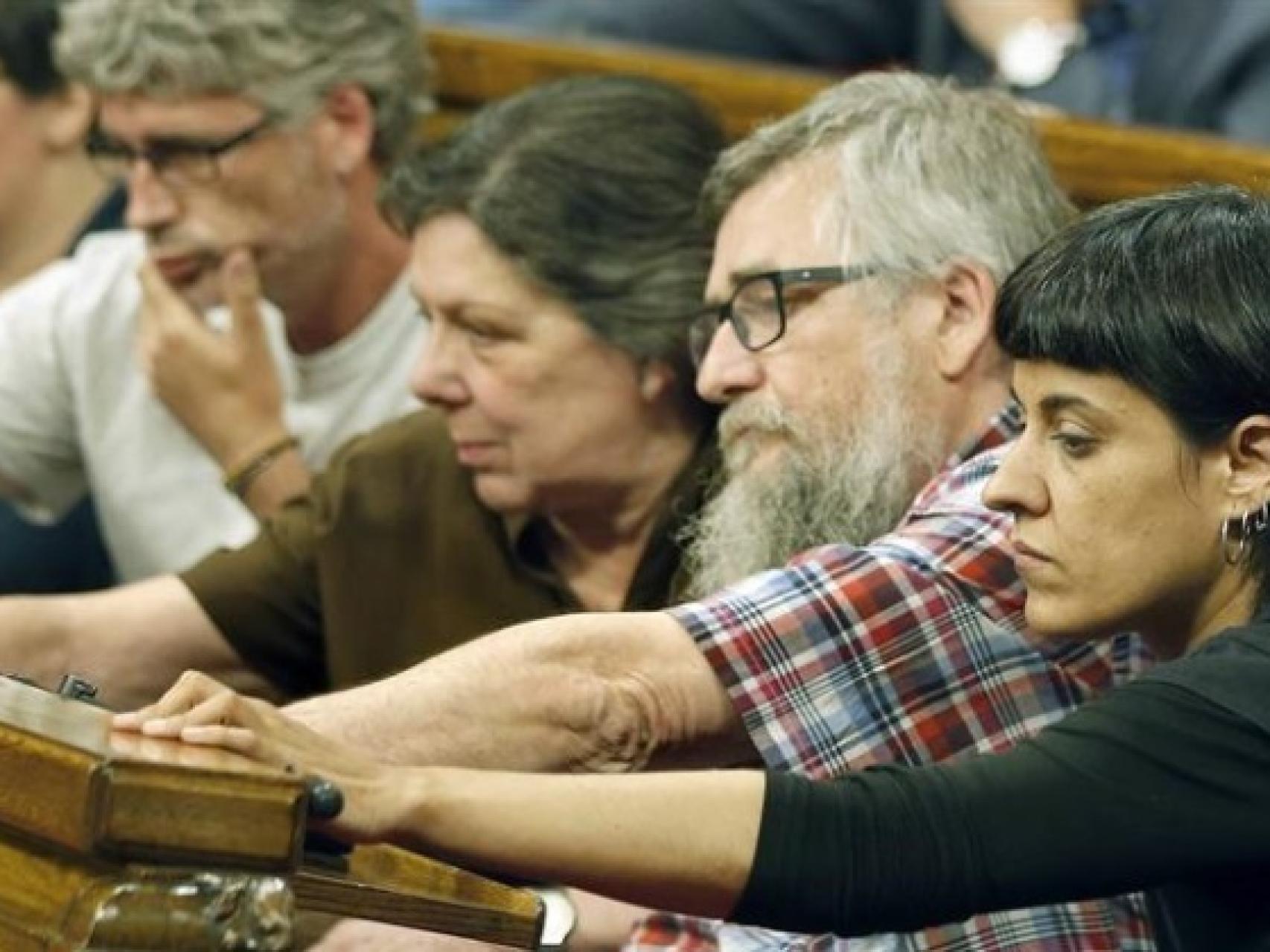 La CUP votando en contra de los presupuestos de la Generalitat este año.