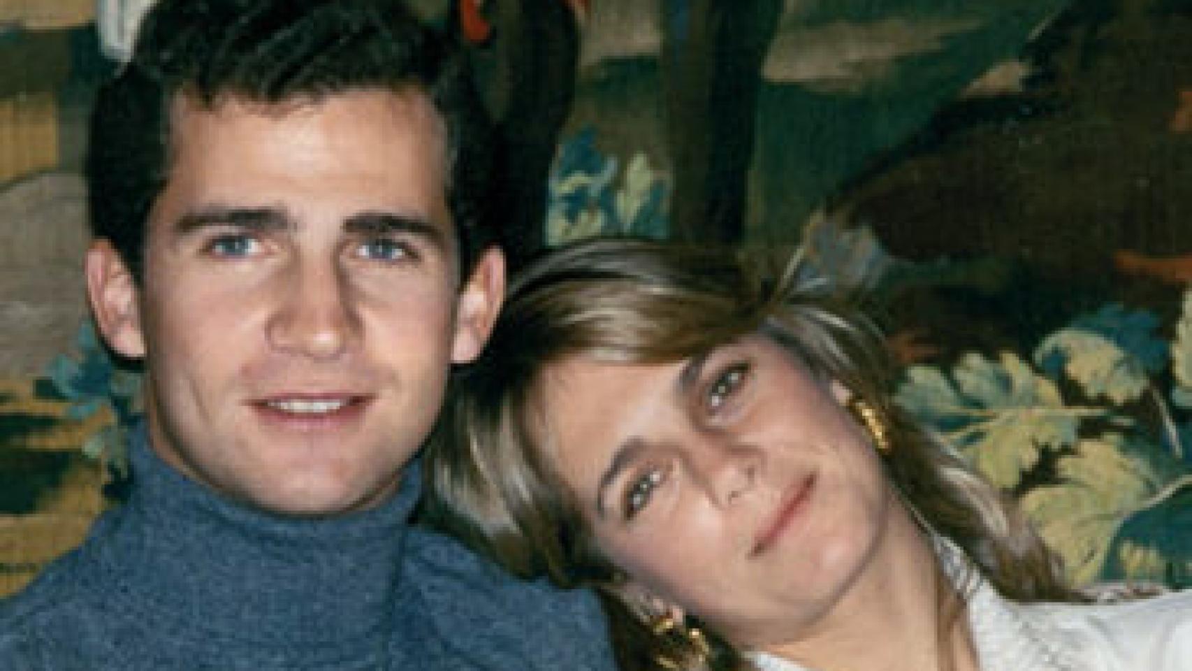 Felipe VI, cuando aún era príncipe, junto a Isabel Sartorius.