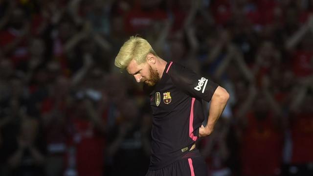 Messi, cabizbajo en Anfield.