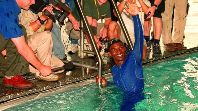 Moussambani, tras un entrenamiento en Sídney, en septiembre de 2000.