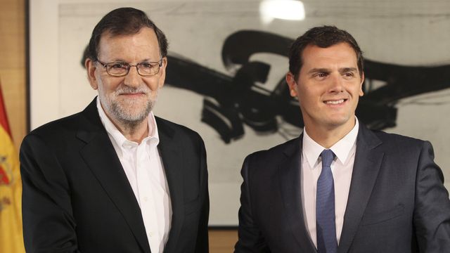 Rajoy y Rivera durante su reunión en el Congreso