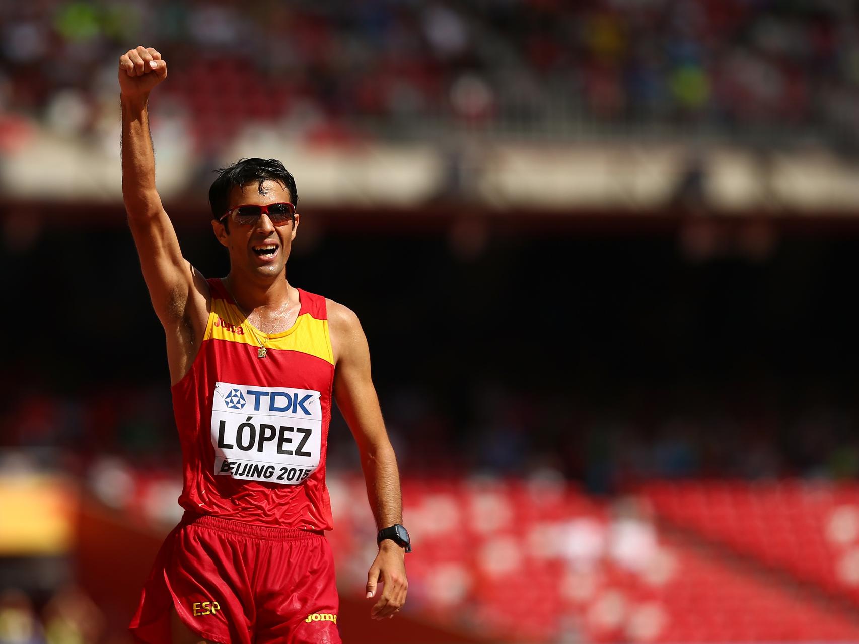 Miguel Ángel López celebra su victoria en el campeonato del mundo.