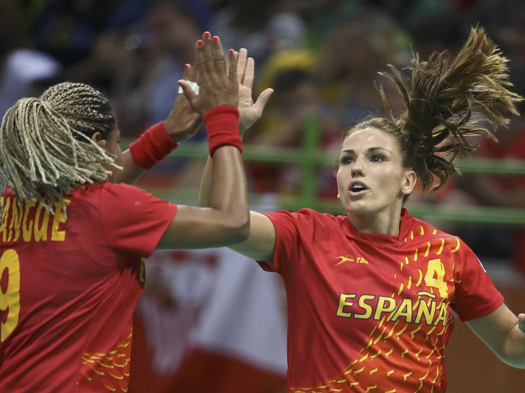 Marta Mangué y Carmen Martín celebran la victoria.