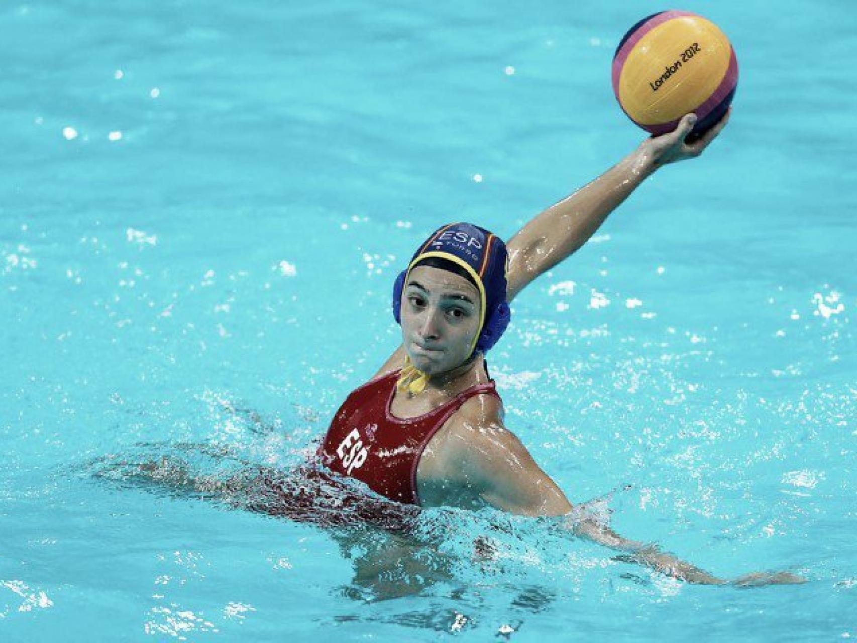 Un partido de España de waterpolo femenino.
