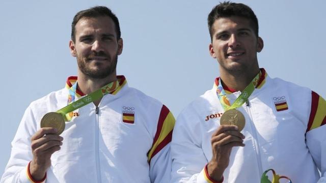 Saúl Craviotto y Cristian Toro celebran el oro en K2 200.