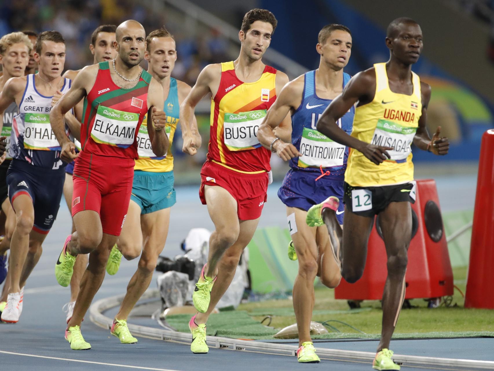 Bustos, en tercera posición.